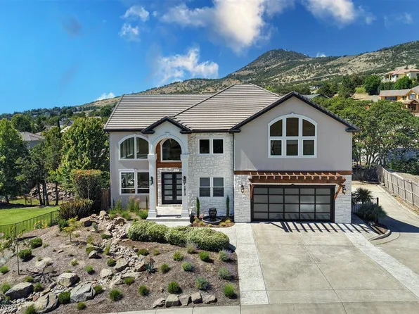 1013 Roxy Ann Rd, Medford, OR 97504