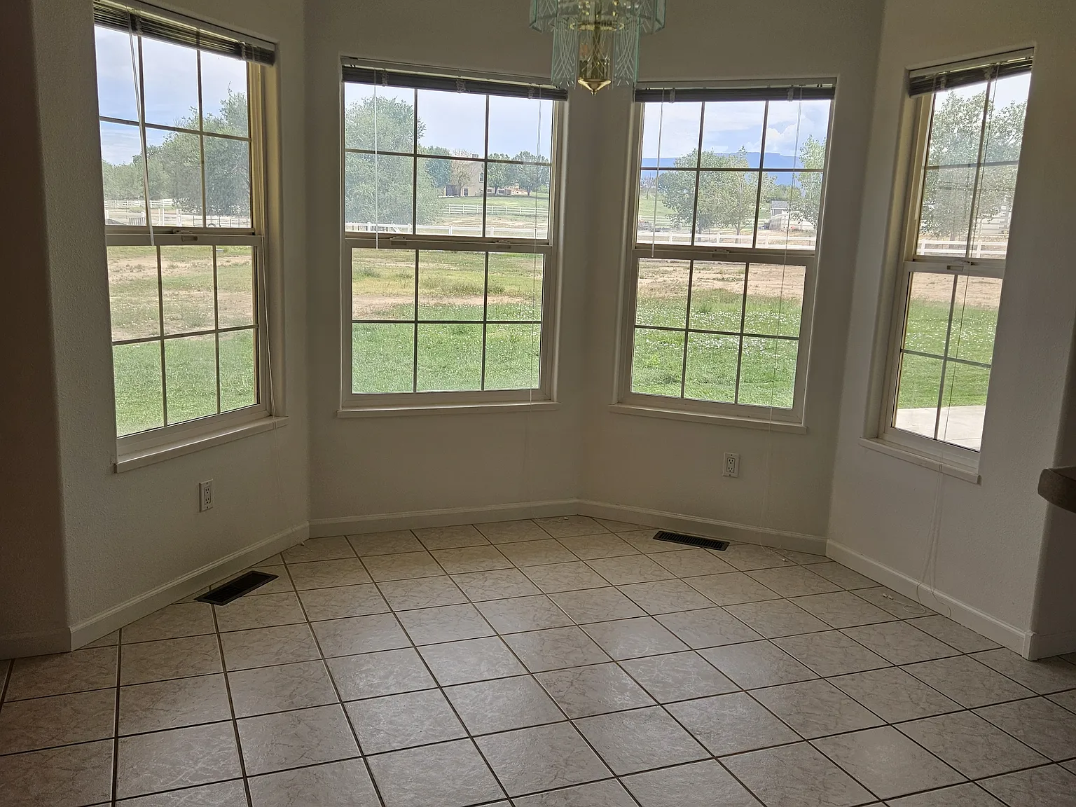 3 bed, 2086 sqft, $2,700 — Photo 3