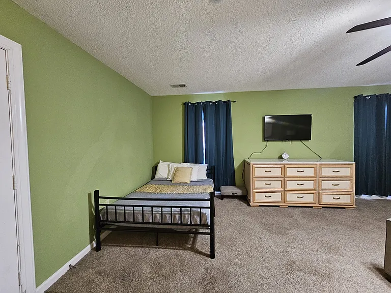 2566 Vauxhall Pl — Photo 59