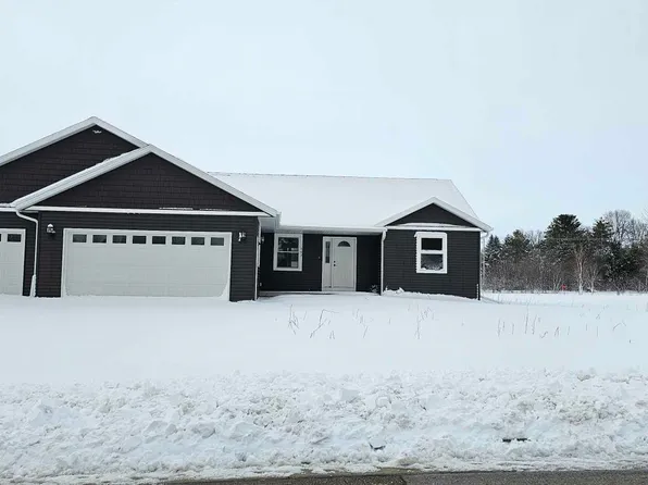 343 Village Ln, Ripon, WI 54971