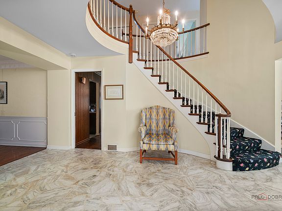 4th image of 37 Forest Hills Rd