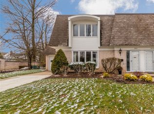 2622 S Green Rd, University Heights, OH 44118