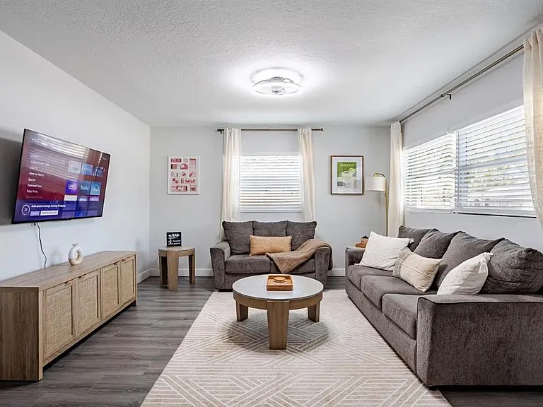 8911 Oren Ave — Photo 2