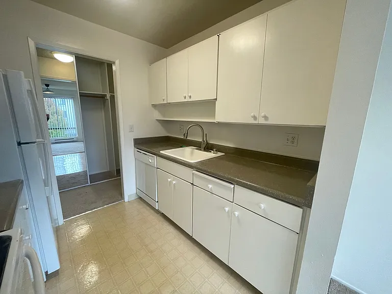 7 Commodore Dr #364 — Photo 6