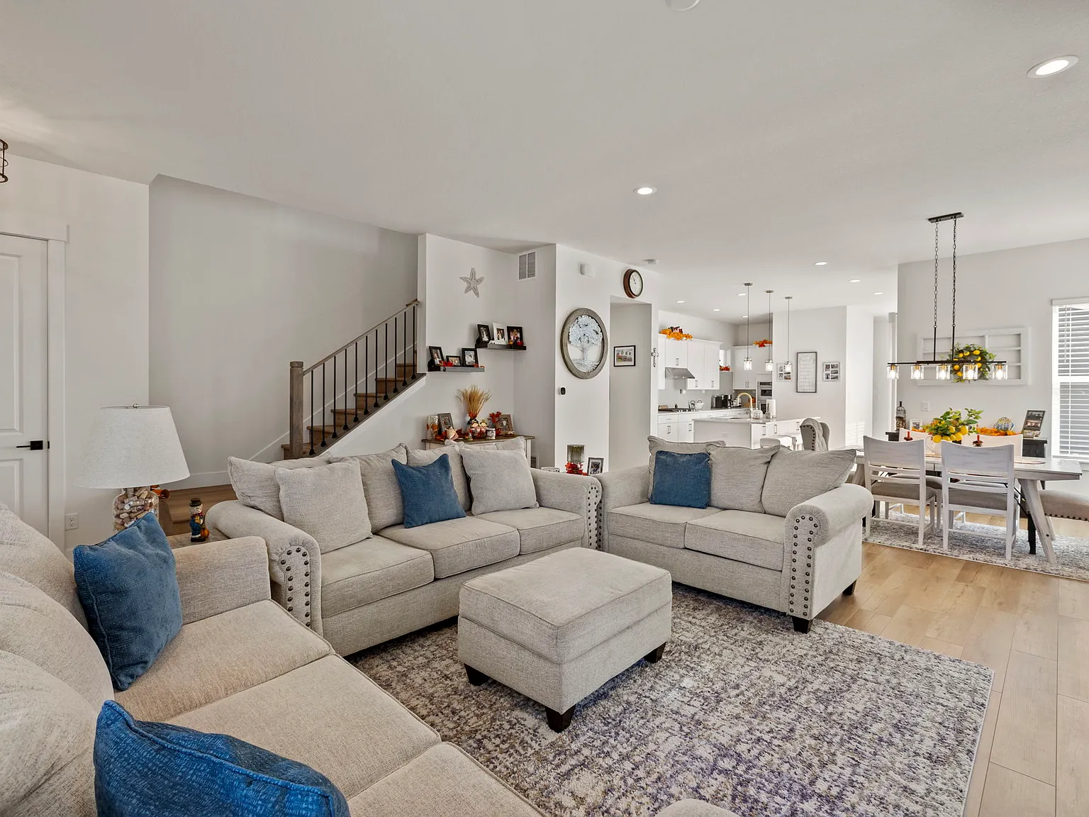 3 bed, 2.5 bath, 3336 sqft, $2,900 — Photo 3