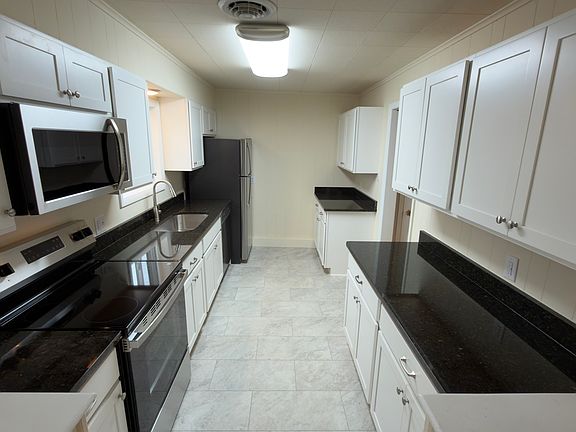 3rd image of 21006 Jefferson Blvd #D