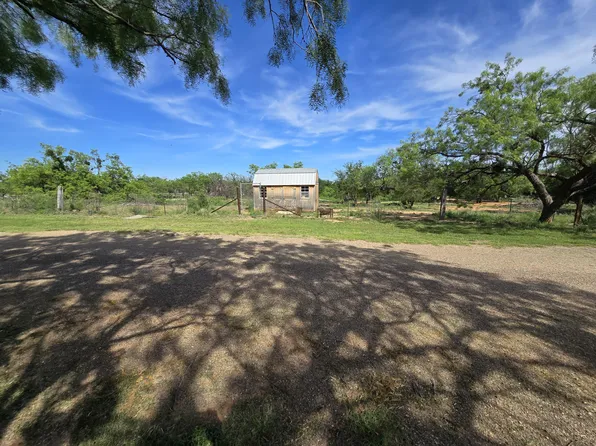 700 E Holmes Ave, Bronte, TX 76933
