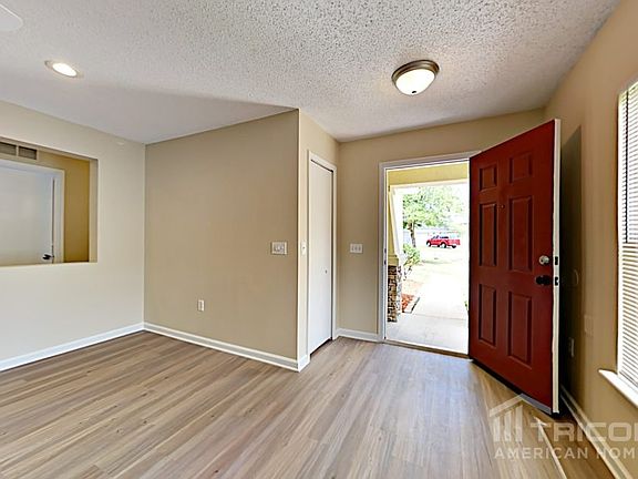 3rd image of 784 Wynfield Cir