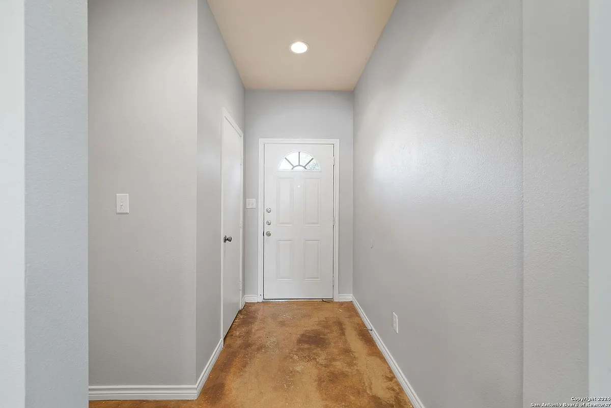 Building Photo - 6410 Summit Oak #4