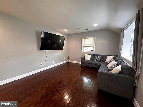 3rd image of 4010 73rd Ave