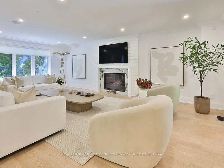 1638 Ruscombe Close — Photo 6