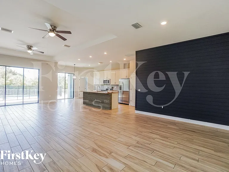 12414 Drakefield Dr — Photo 2