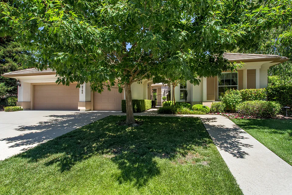 8765 Brookdale Cir photo 1