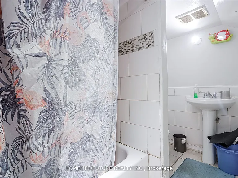 47 Carisbrooke Sq #BASEMENT — Photo 10