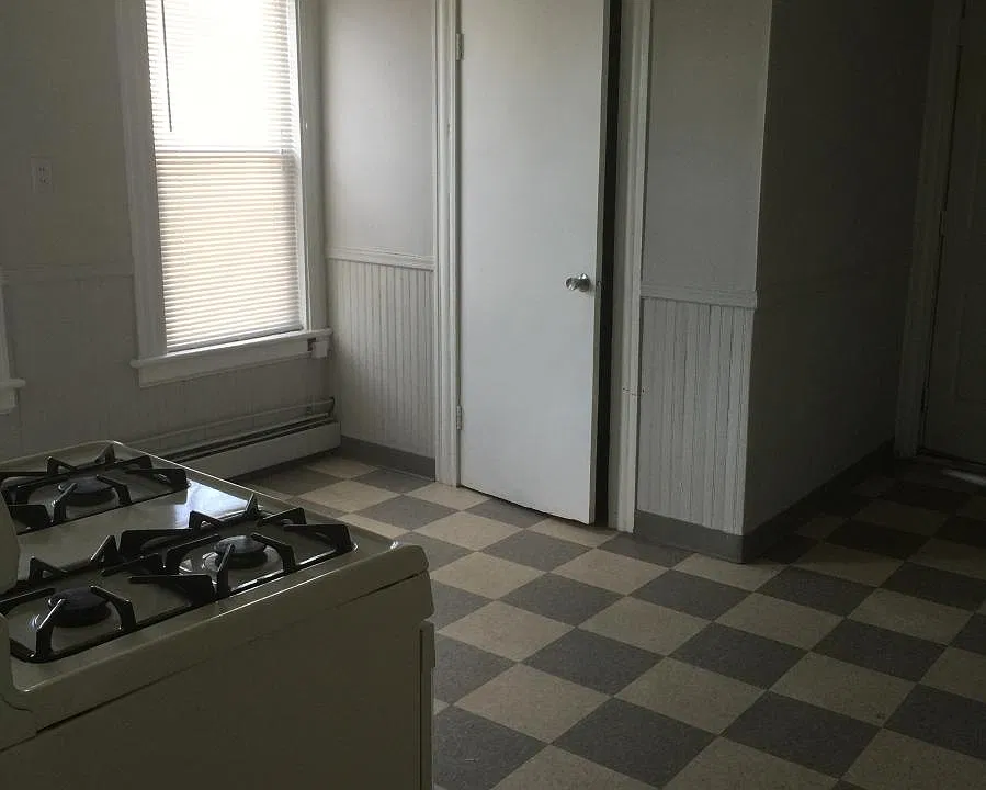 709 Stanley St #2