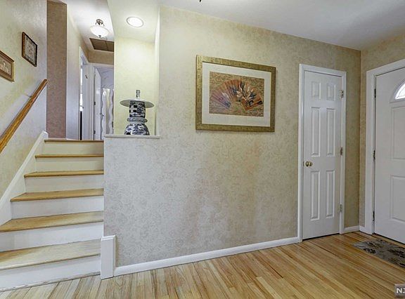 4th image of 16-31 Mandon Pl