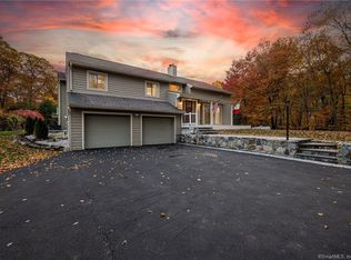 16 Pheasant Dr, New Fairfield, CT 06812