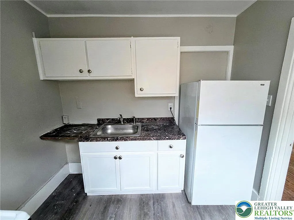 2 bed, 1.0 bath, 800 sqft, $1,350 — Photo 4