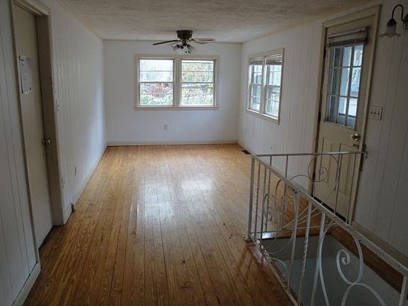 3rd image of 12 Blue Heron Ave