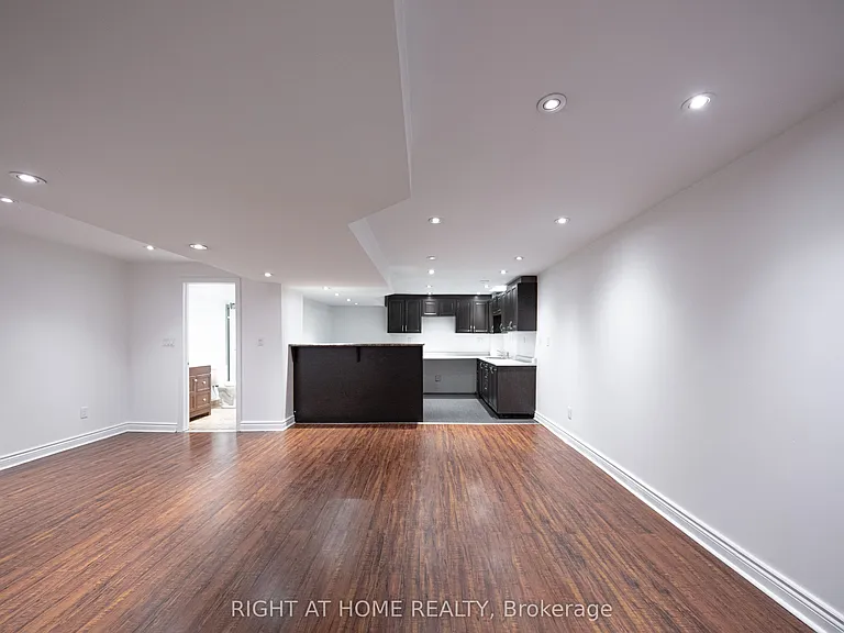 11 Amstel Ave — Photo 35
