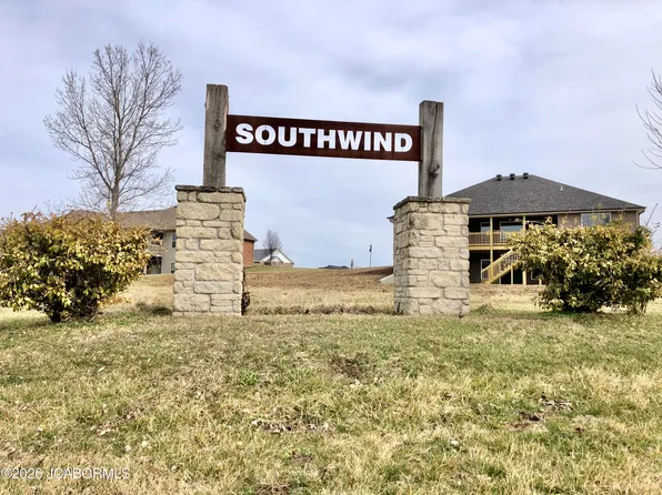 62 Kirk Dr, Holts Summit, MO 65043