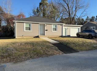 6 Seneca St, Warwick, RI 02886