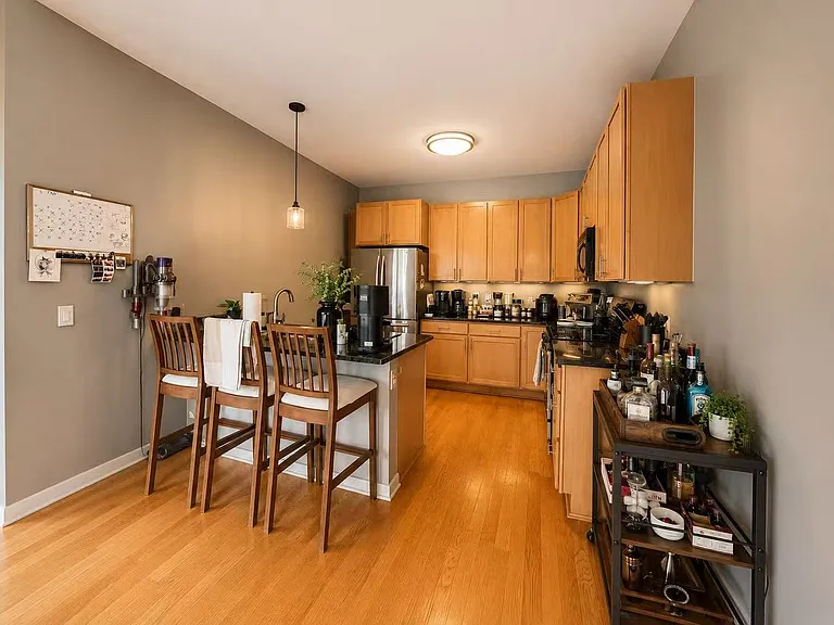 3741 N Wolcott Ave #12 — Photo 5