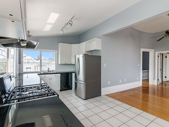 2nd image of 2100 Pacific Ave #2100