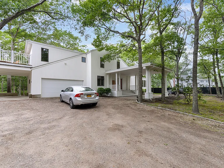 122 Lynn Ave — Photo 2