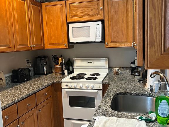 3rd image of 172 Salem St APT 2