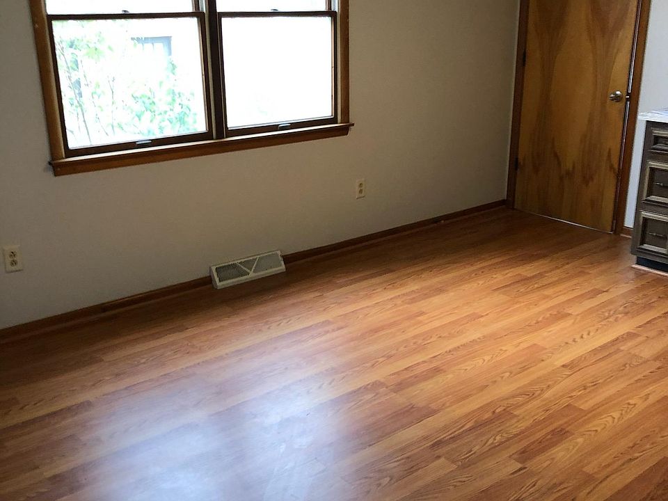 1st image of 7 Mansfield Ave