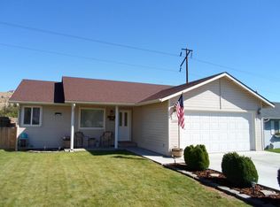 1203 W Pear Ave, Selah, WA 98942