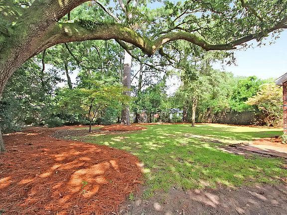 3rd image of 1046 Cliffwood Dr