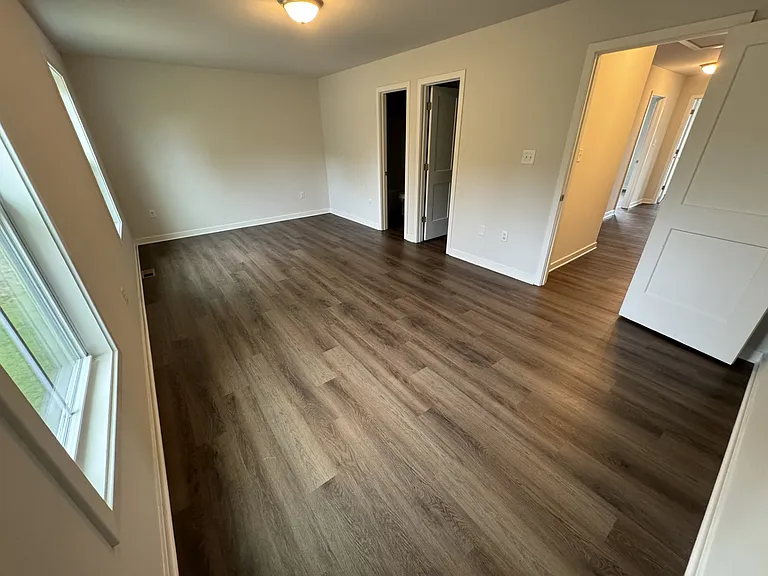 121 Europa Way — Photo 24
