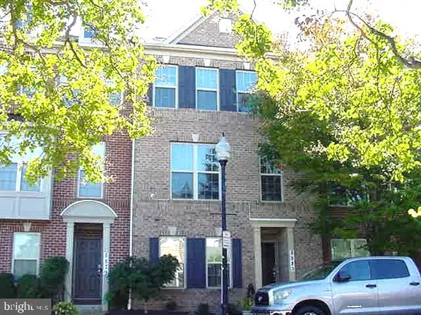 8883 Cherry St, Manassas, VA 20110