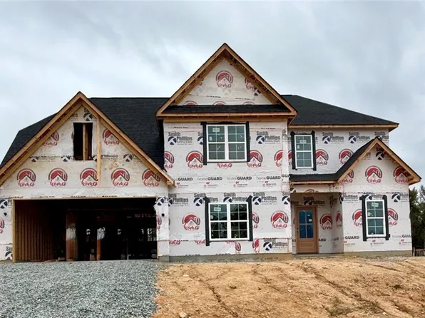 215 Enclave Dr, Clemmons, NC 27012