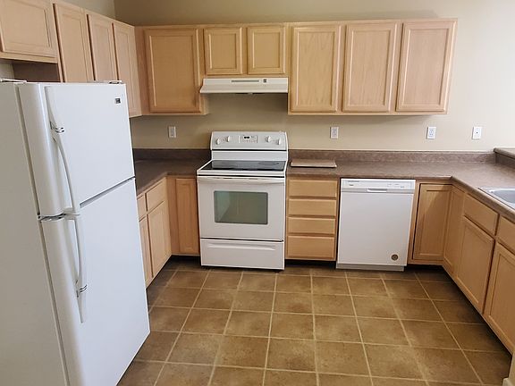 The kitchen comes with all appliances.
