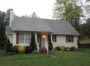 1872 Mountainwood Dr, Salem, VA 24153
