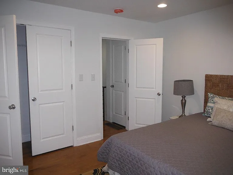 1537 S Chadwick St — Photo 13