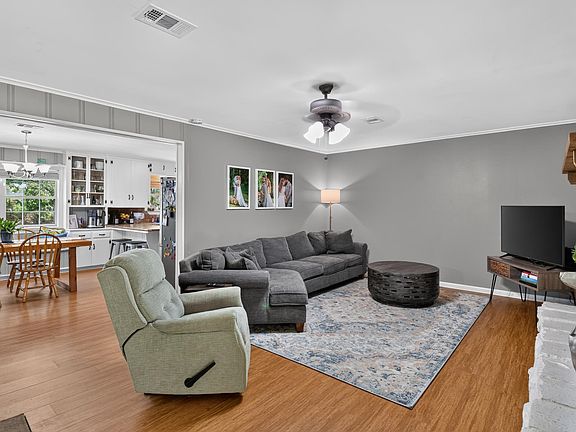 4th image of 2205 Stardust Dr