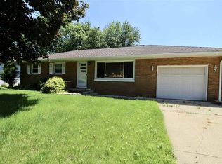 46 Rainbow Dr, Pekin, IL 61554