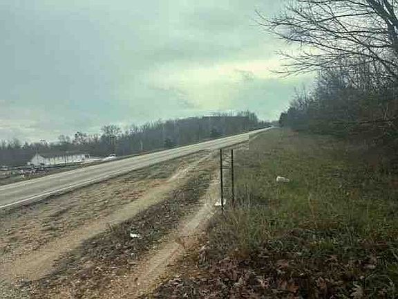 5th image of 992 State Highway 142 E