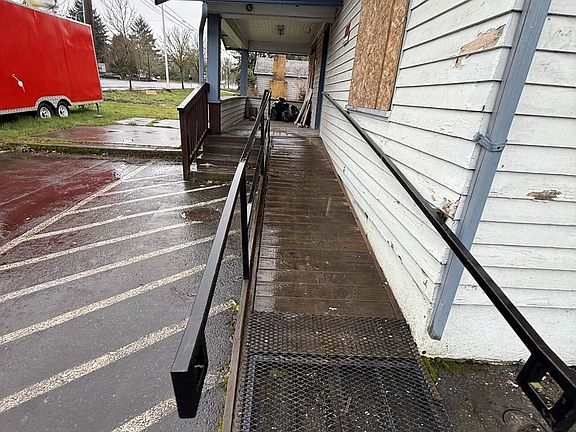 3rd image of 3945 SW 185th Ave