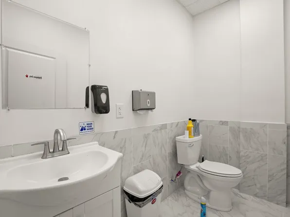 580 Montgomery Street image 1 of 21