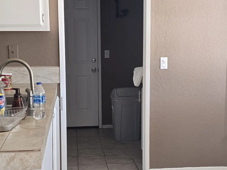 8100 Hemlock Ave — Photo 2