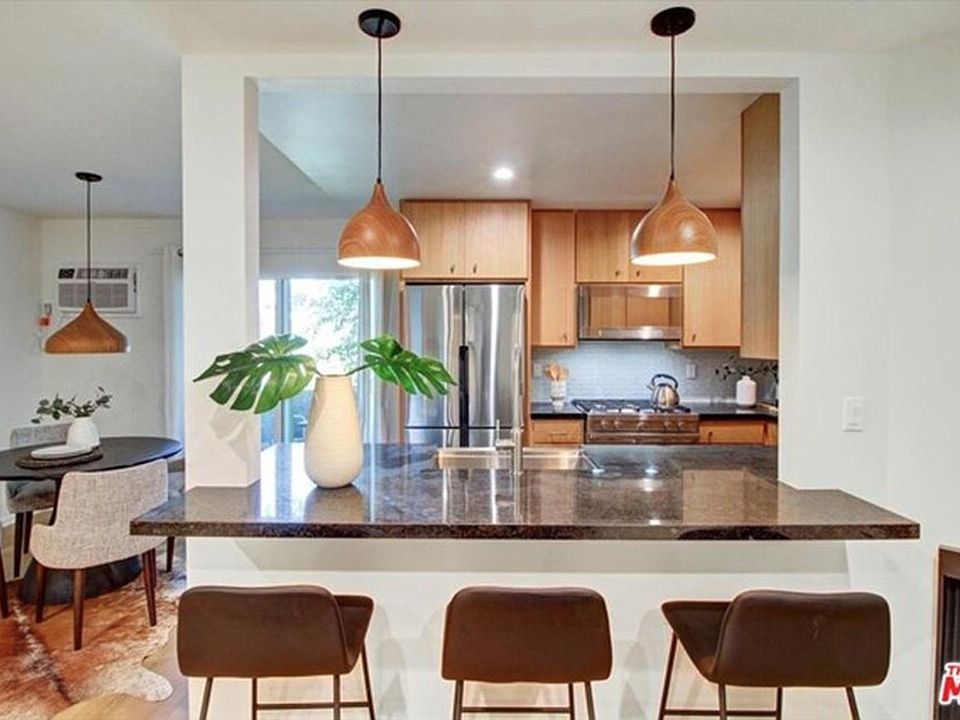 1st image of 1914 Corinth Ave APT 109