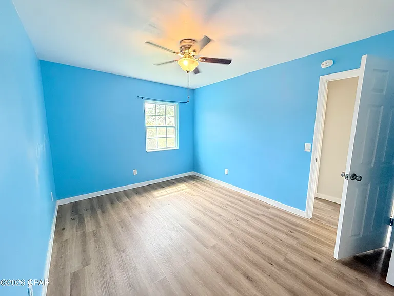 175 N Berthe Ave — Photo 28