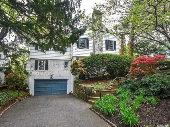 3 Saint Johns Place, Port Washington, NY 11050