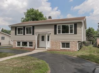 933 S Michigan Ave, Addison, IL 60101