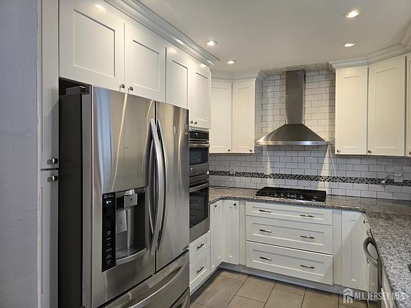 4th image of 19 Dorchester Dr